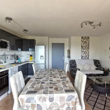 شقة T3 Avec Balcon 5 Couchages *